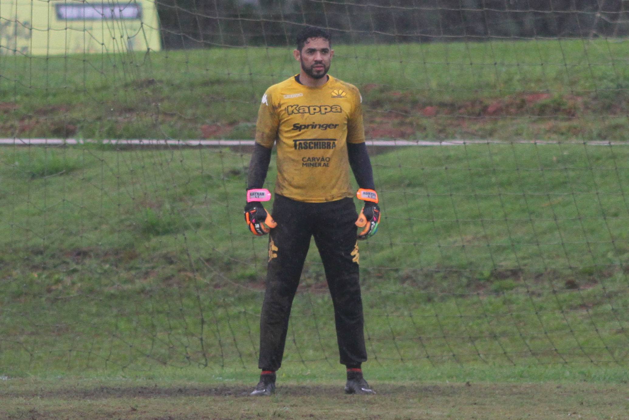 Tigre treina parte técnica e cobranças de falta