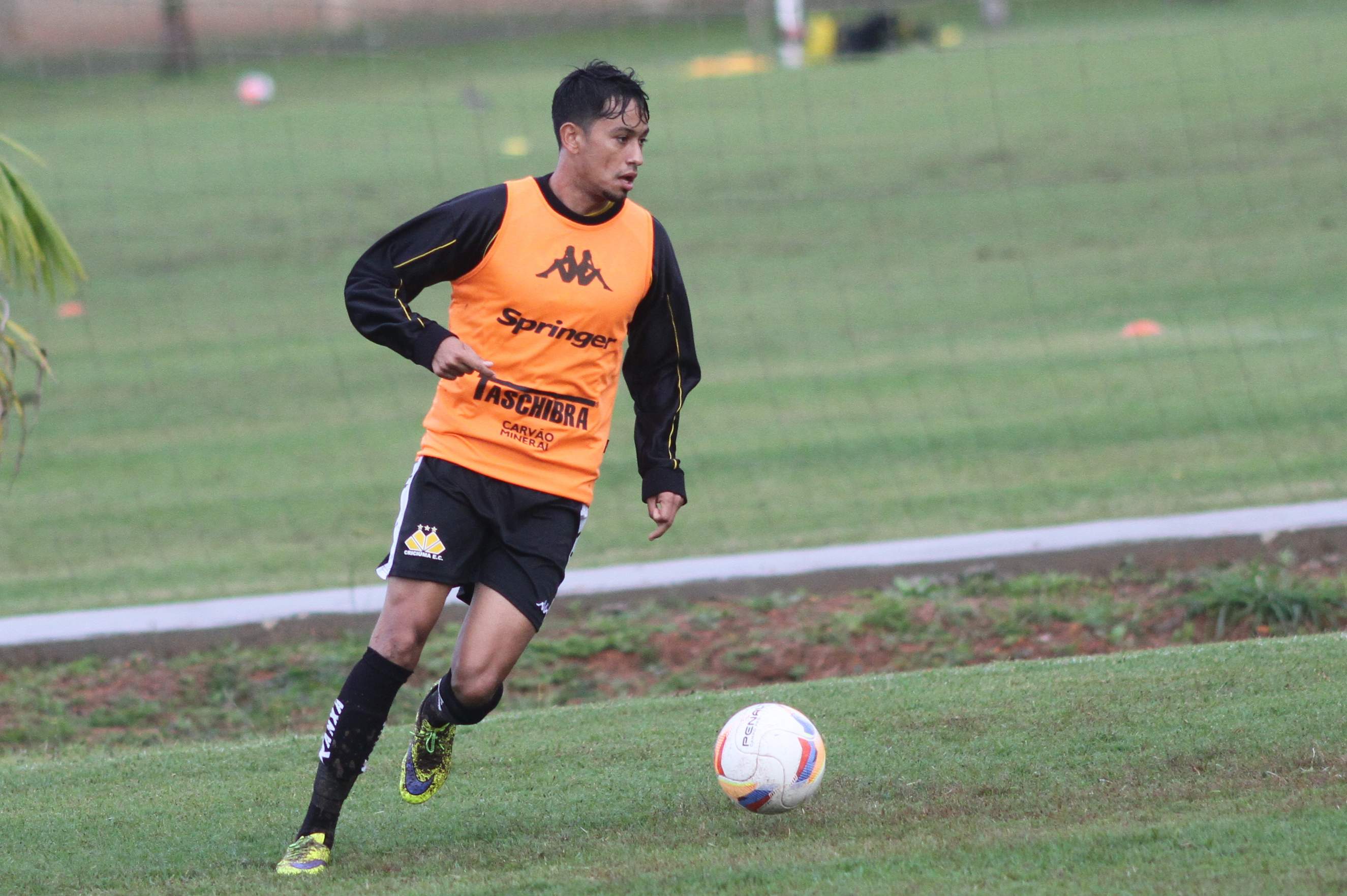 Moacir Júnior realiza ajustes na equipe