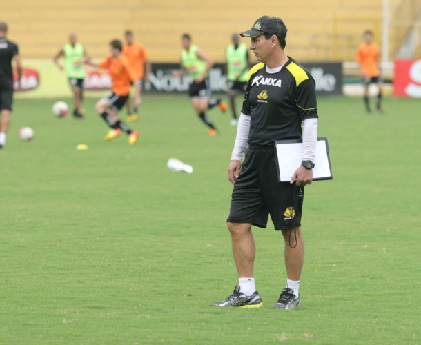 Comeli comanda treino no HH 