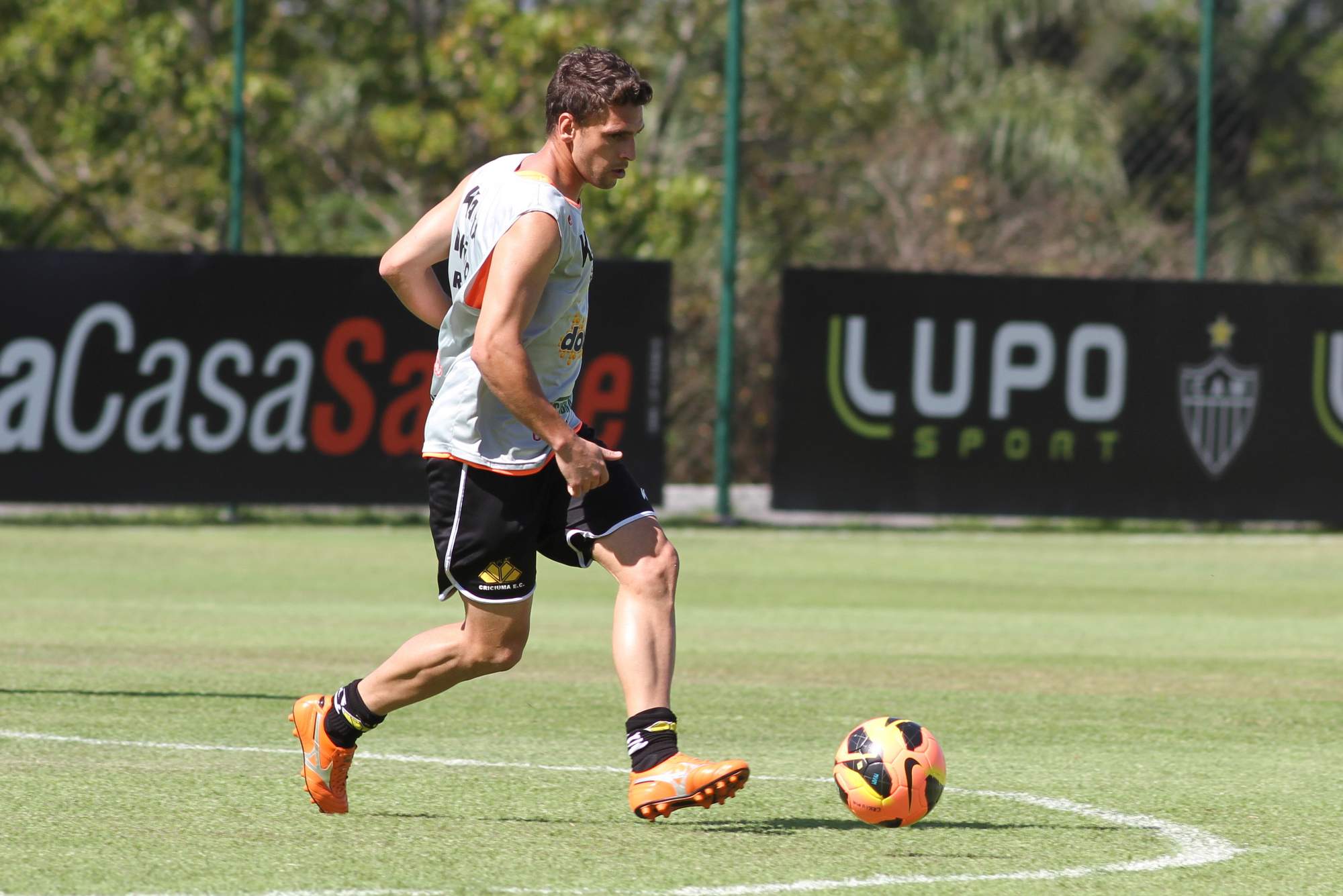 Tigre treina na Cidade do Galo