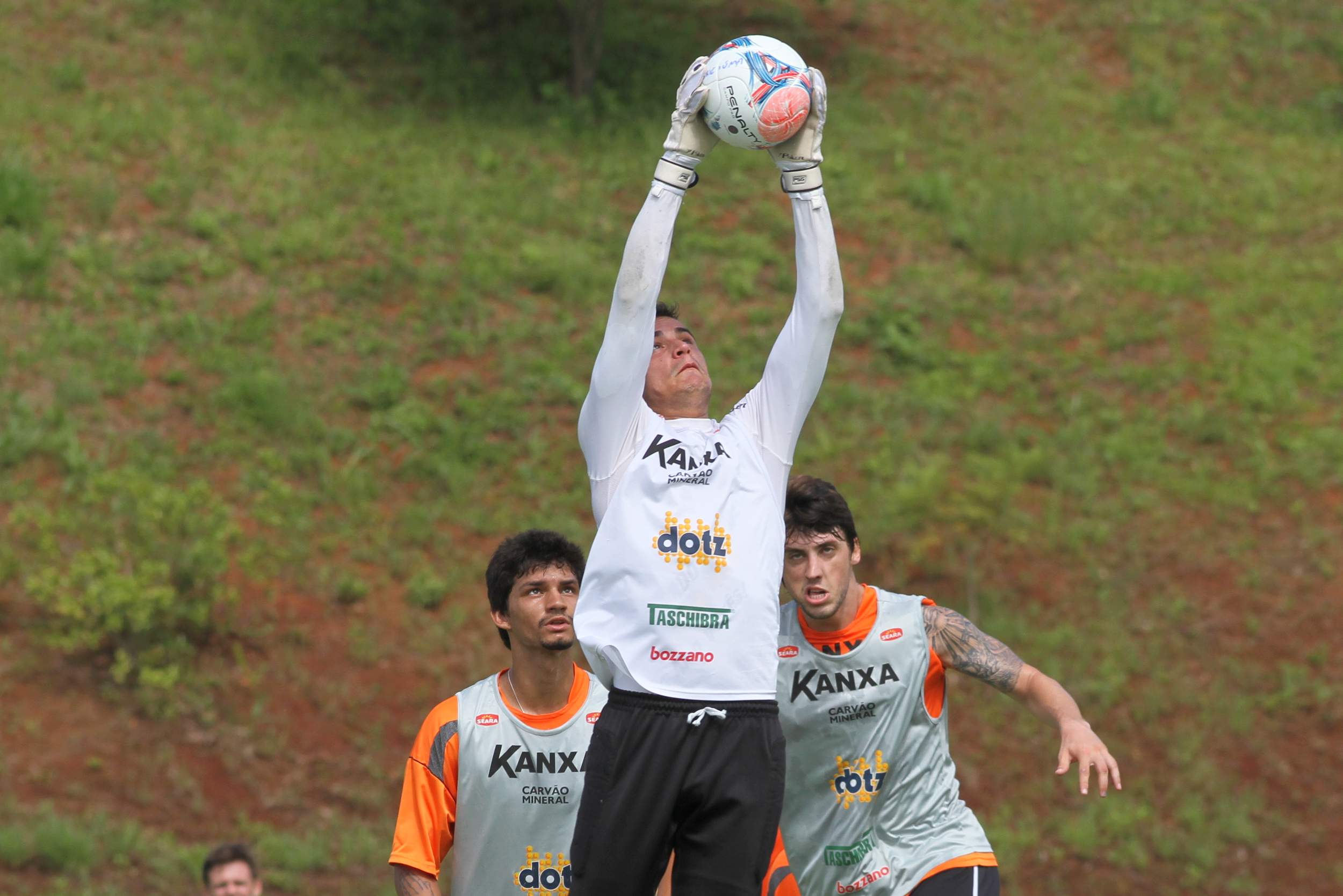 Sábado de trabalho tático no CT