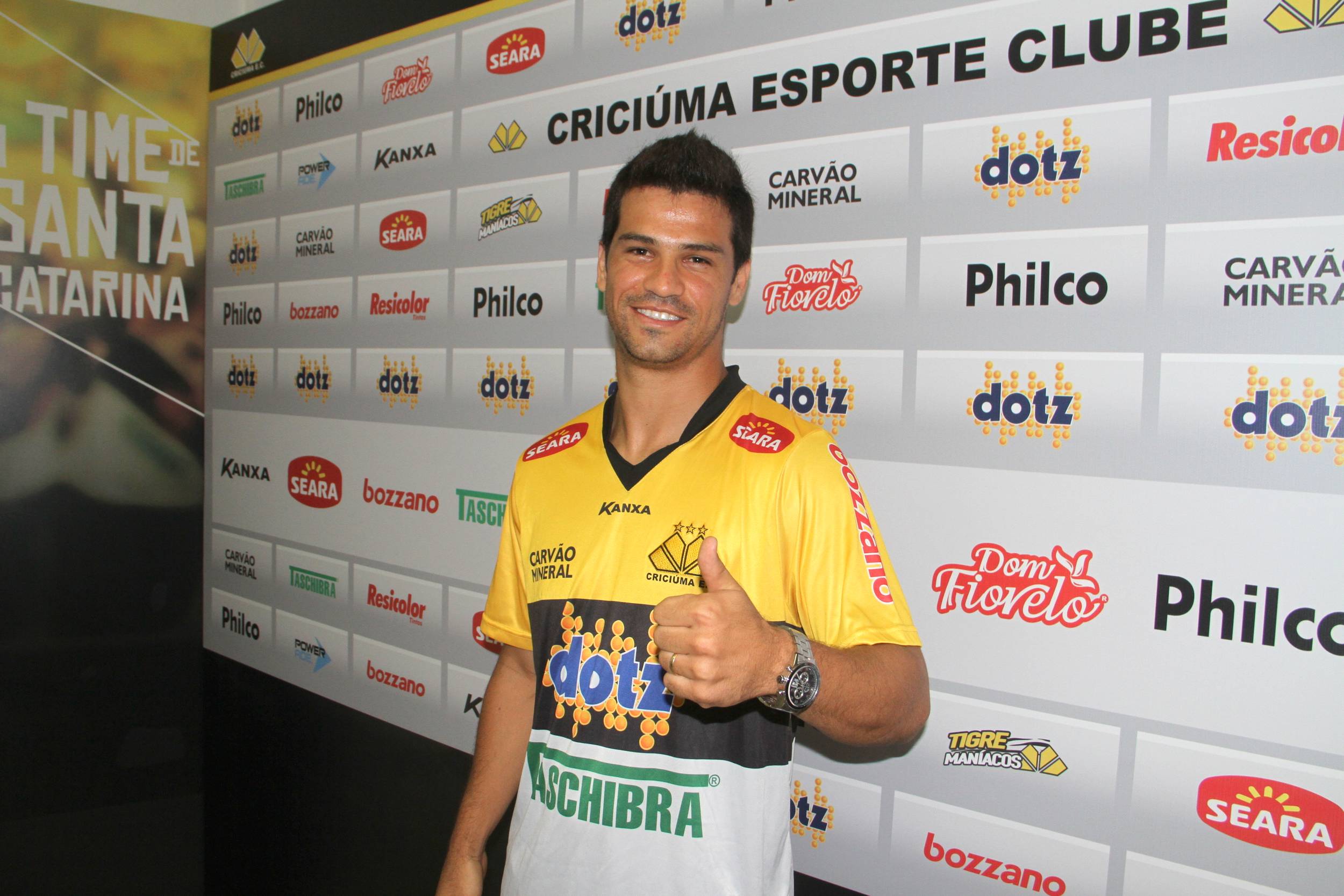 Rogério reforça lateral do Tigre