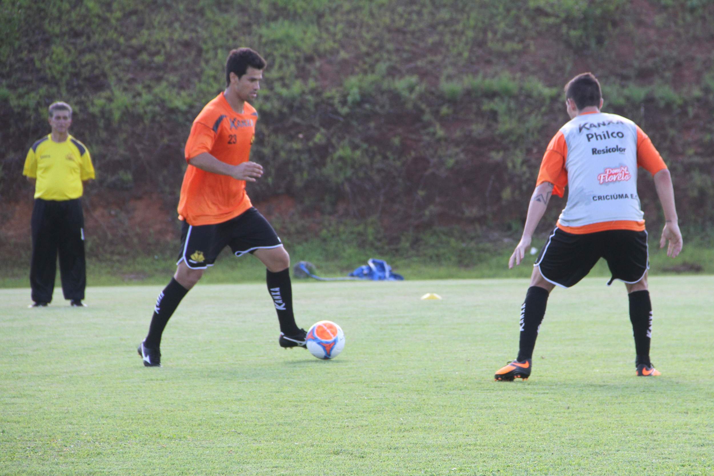 Tigre faz treino tático e de finalização