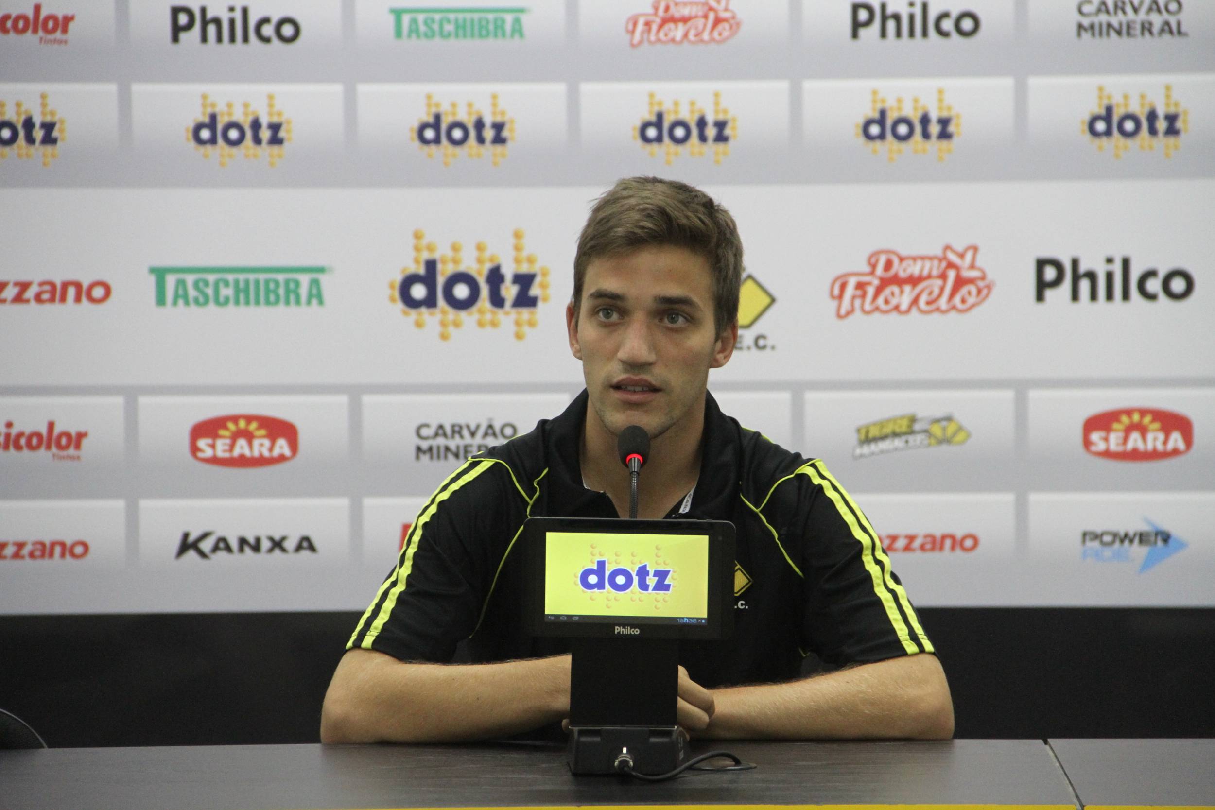 Vitor Michels elogia elenco do Criciúma