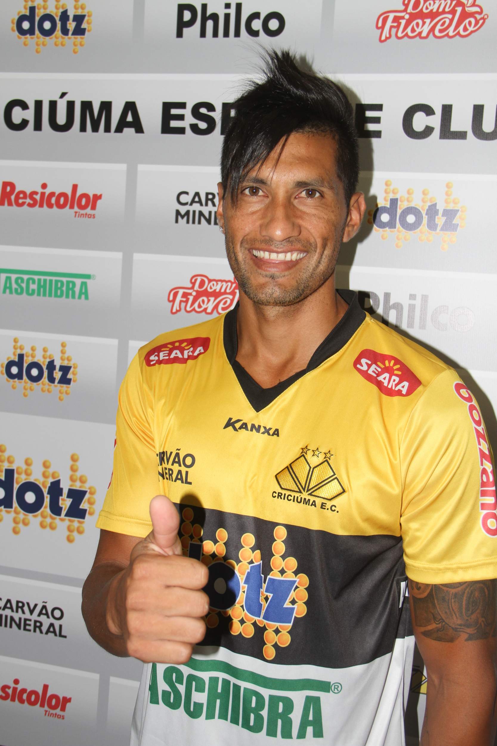 Zagueiro argentino reforça o Criciúma