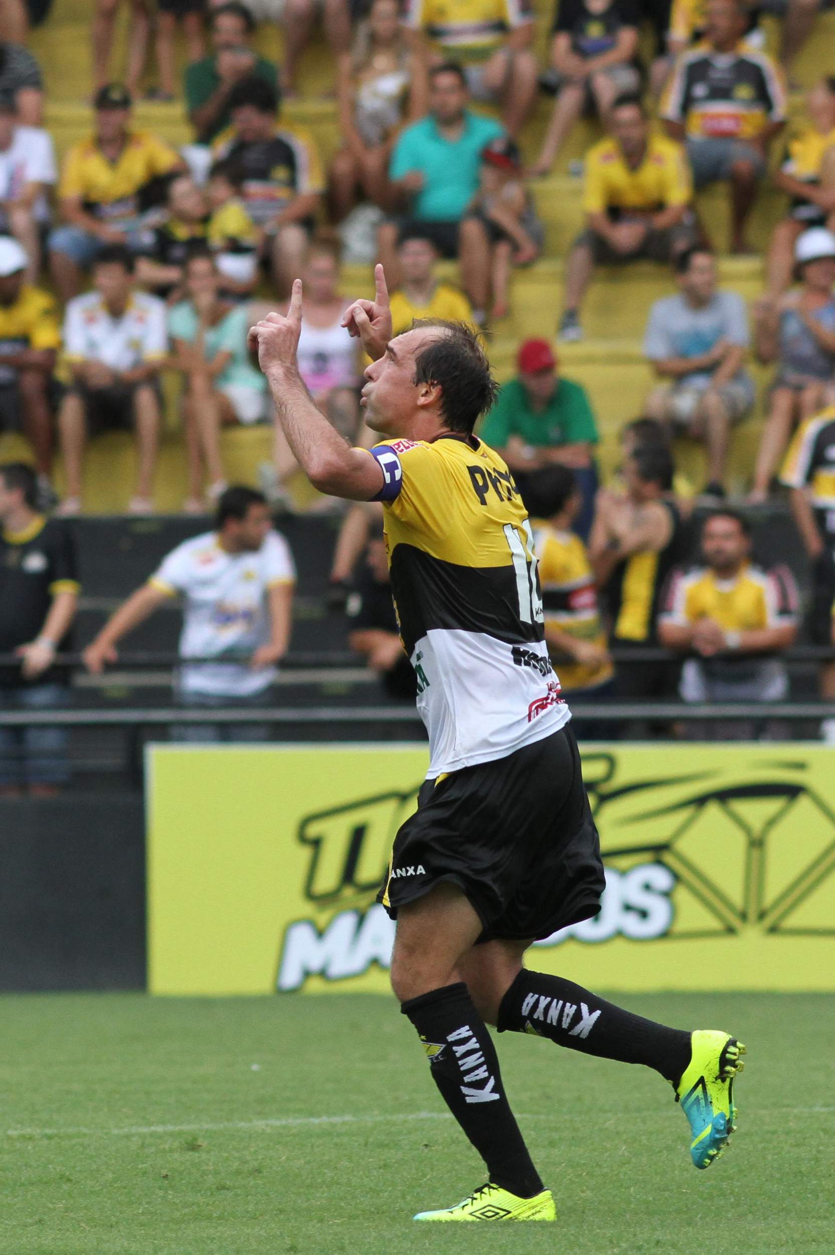 Tigre derrota o Brusque e mantém invencibilidade