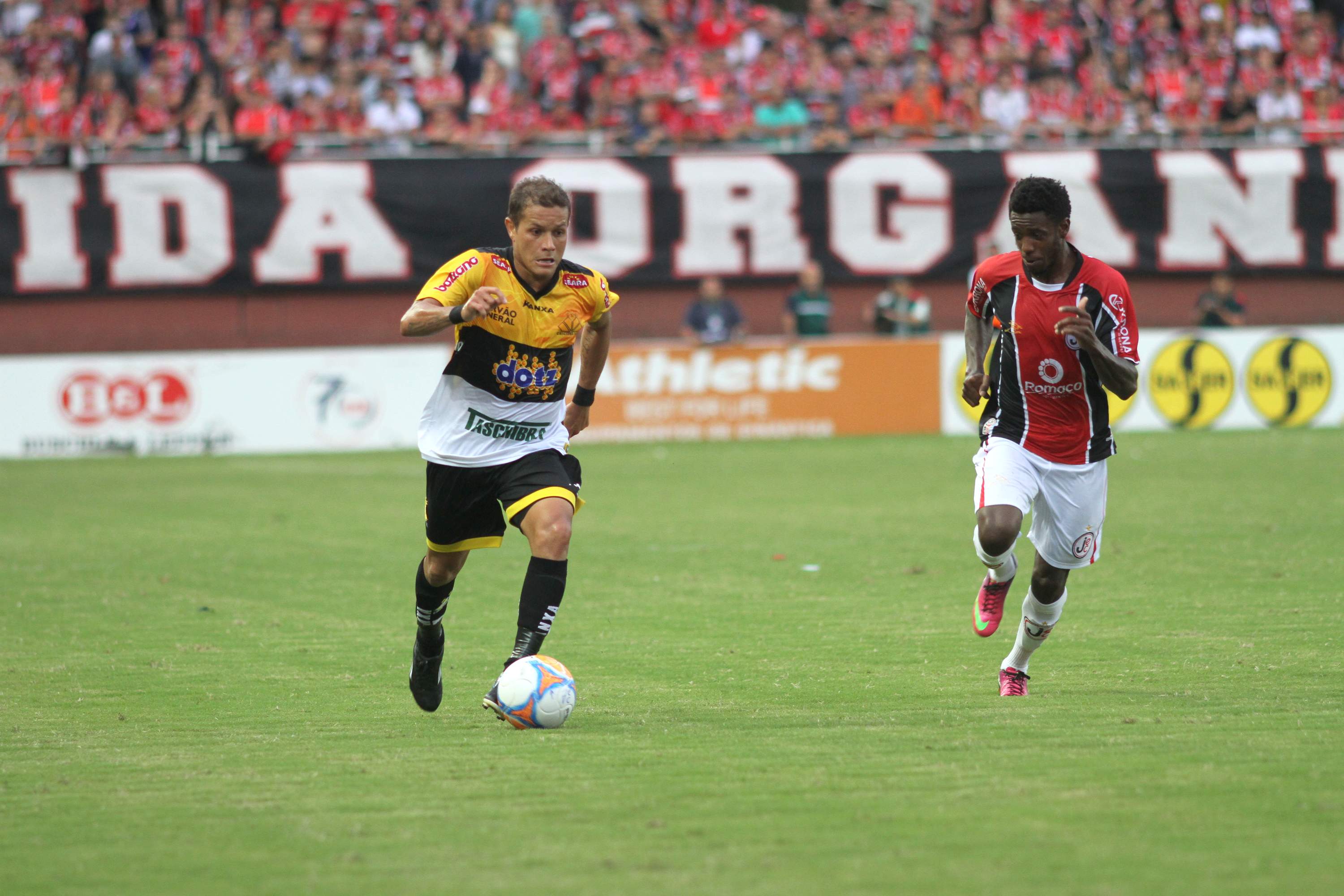 Tigre luta, mas é derrotado pelo Joinville