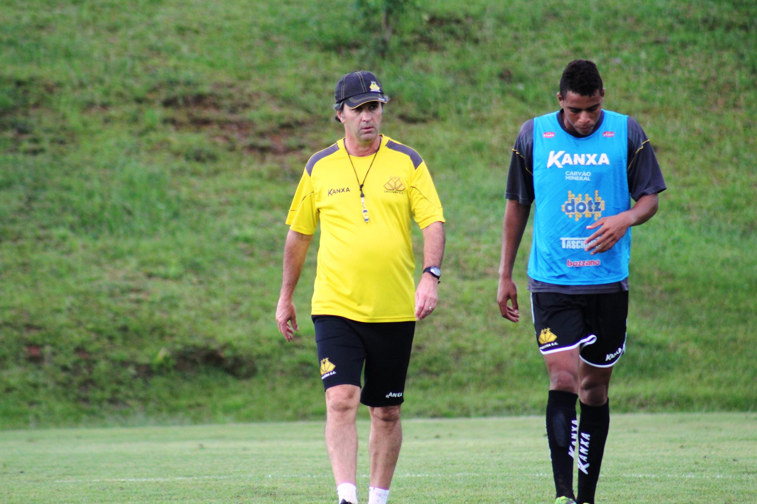 Tigre realiza treino tático no CT