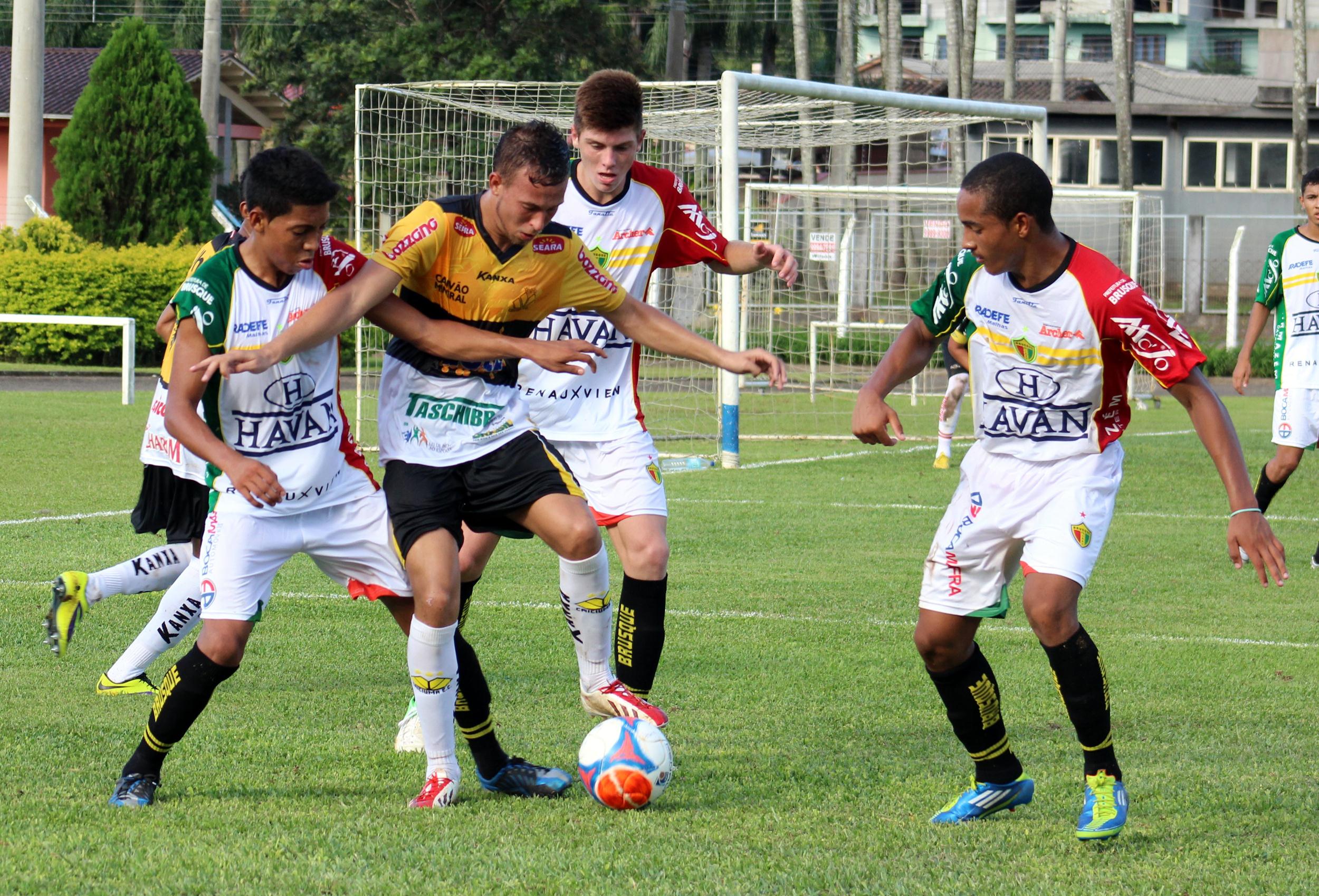 Base conquista duas vitórias na estreia do Estadual